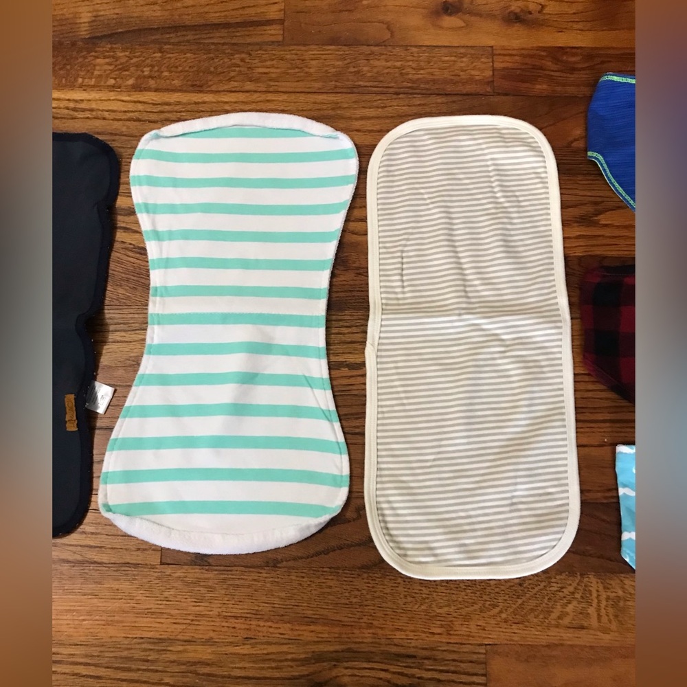 Baby Bibs & Burp Cloth Set of 6 Boy or Girl 
3 Bibs
3 Burp Cloths
Unisex Infant - Picture 4 of 6